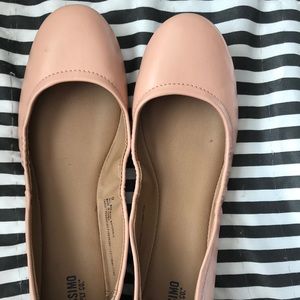 Pinky nude flats!